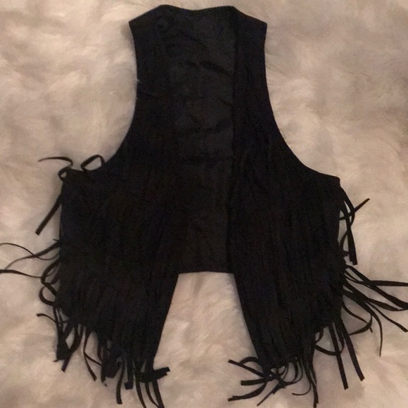 Tops - 🖤FAUX SUEDE CROP FRINGE VEST🖤